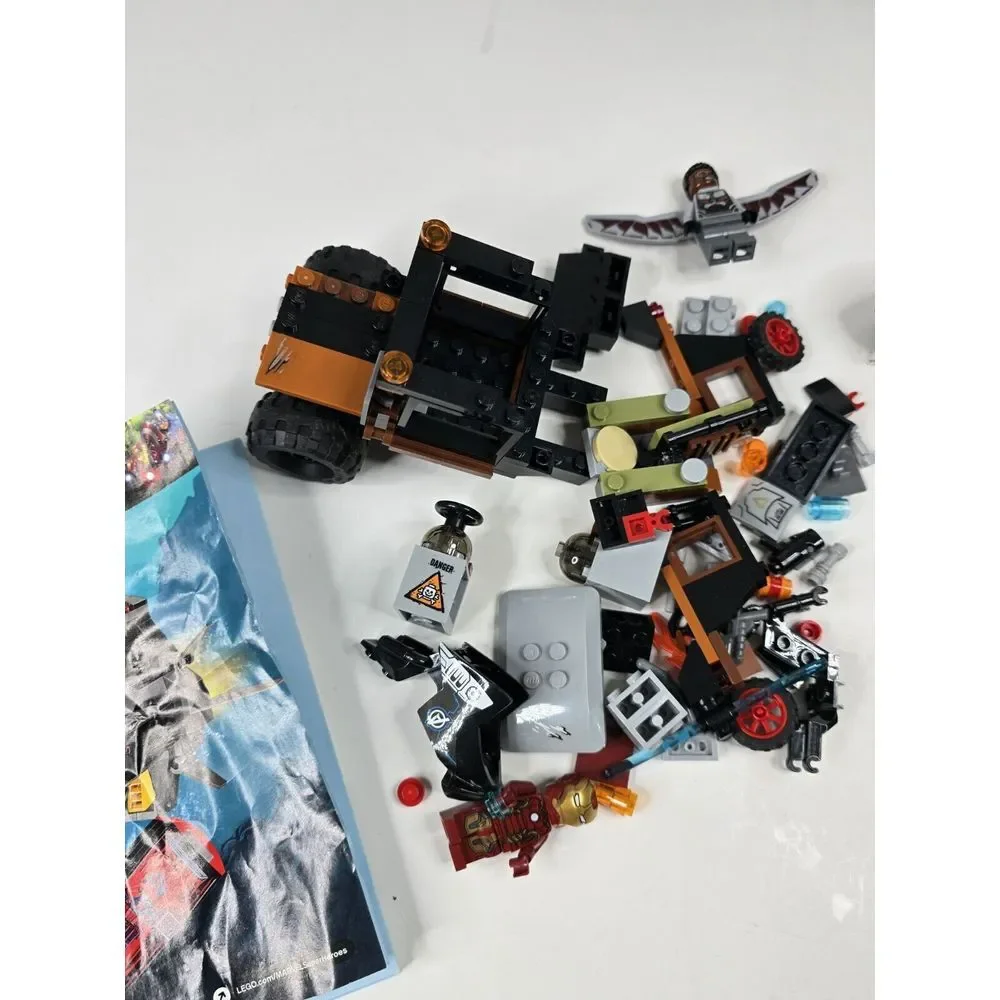 LEGO‎ Marvel Super Heroes: Crossbones' Hazard Heist (76050) Used - Picture 4 of 9